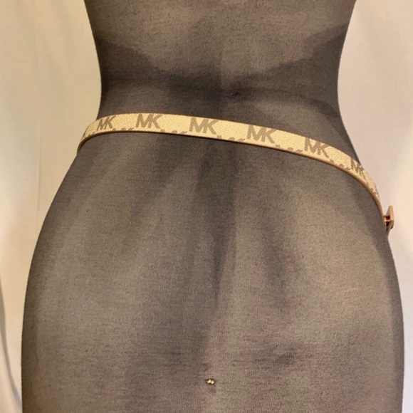 MK Michael Kors Belt Bag - Picture 6 of 7